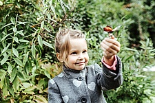 Mädchen im Garten 